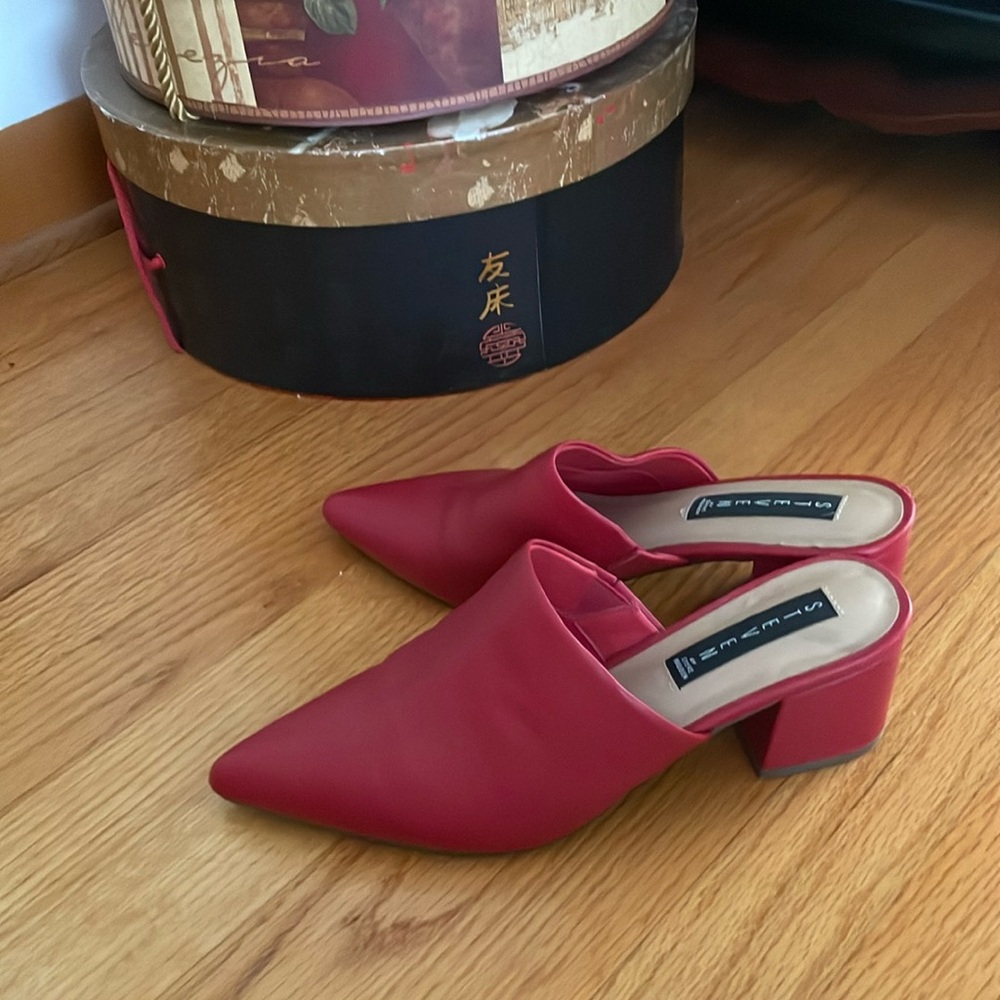 Red mule slide by Steven madden. Chunky heel.